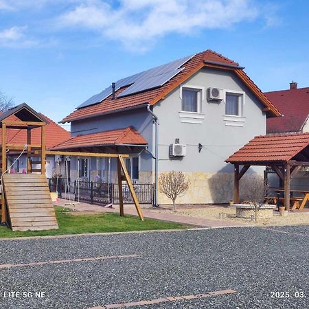 Aranyhal Apartman Sarvar Exterior photo
